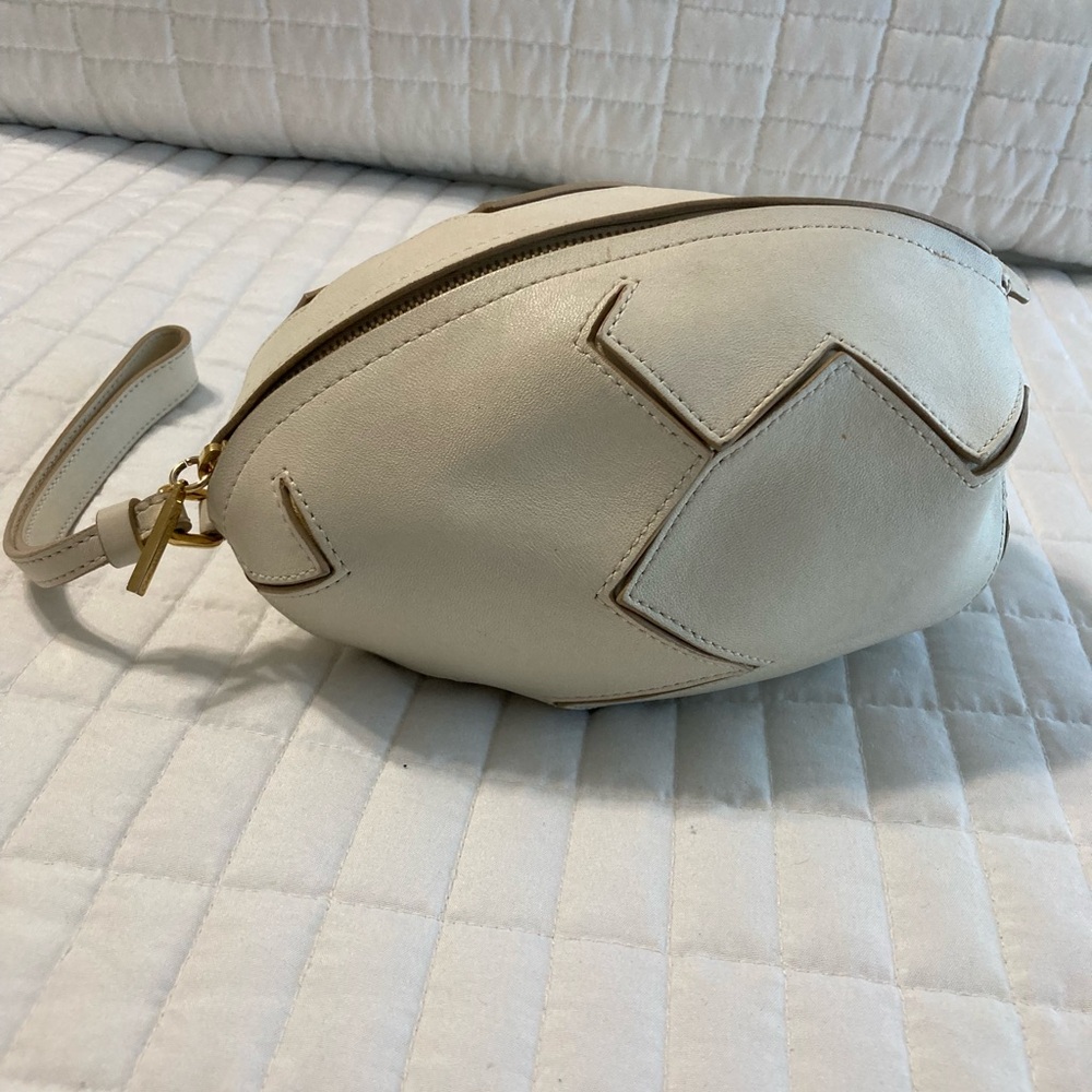 Moschino egg-shaped leather mini bag with a wristlet strap - Picture 5 of 10